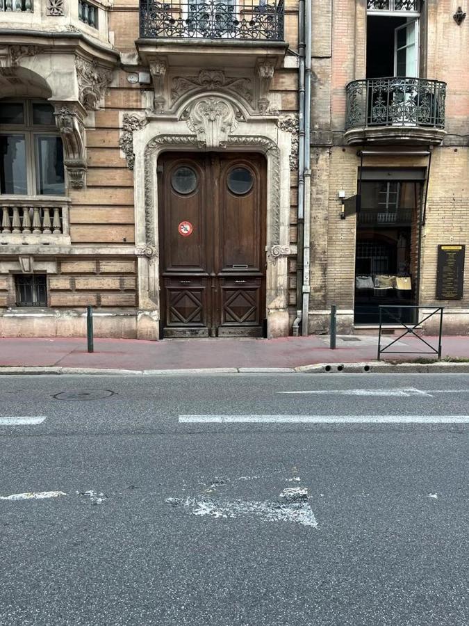 Toulouse - Alsace Lorraine - Languedoc-Place Du Salin-Museum Histoire Naturelle- Jardin Des Plantes-Musee Augustins- Palais De Justice Station Metro Carmes Ligne B Ngoại thất bức ảnh