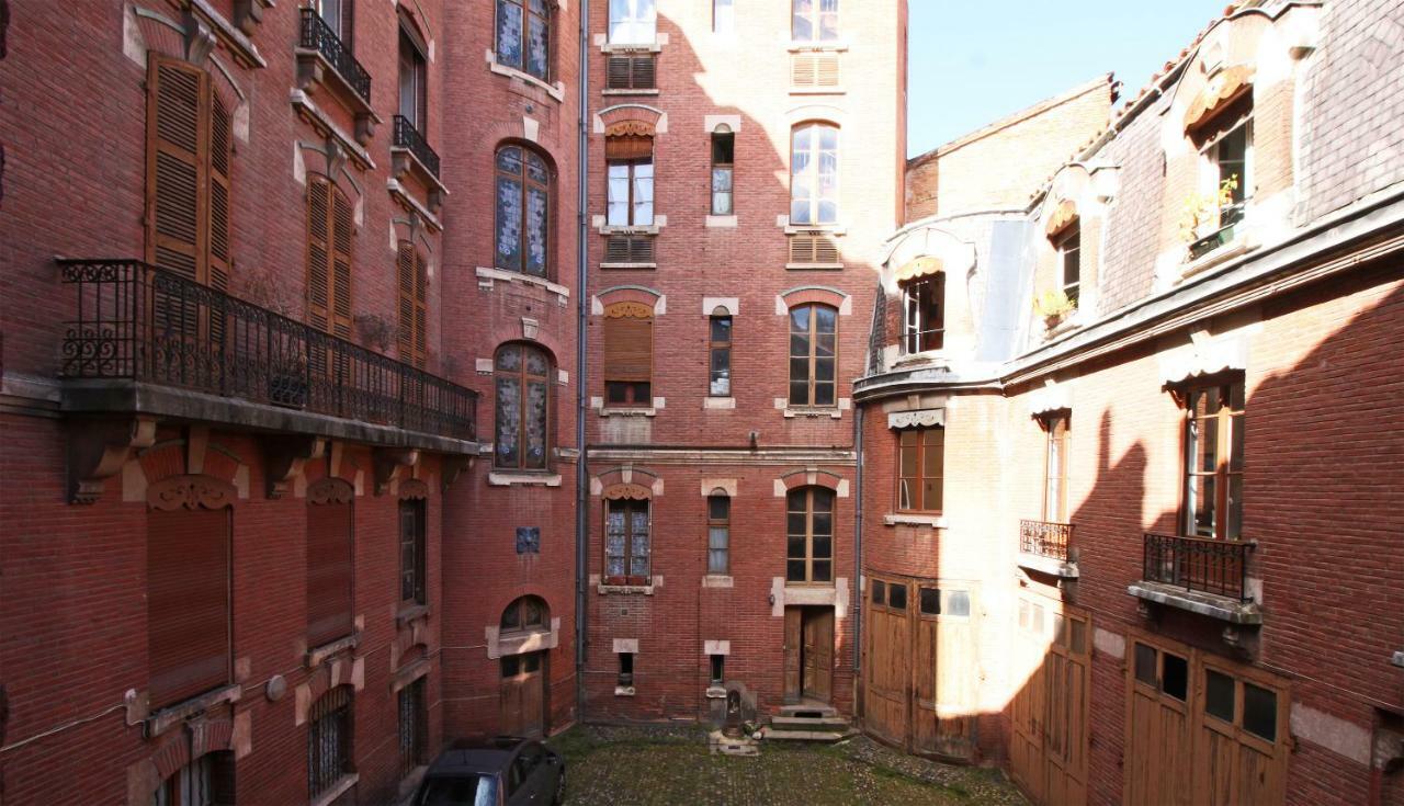 Toulouse - Alsace Lorraine - Languedoc-Place Du Salin-Museum Histoire Naturelle- Jardin Des Plantes-Musee Augustins- Palais De Justice Station Metro Carmes Ligne B Ngoại thất bức ảnh